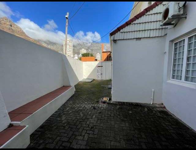 433M² BUILDING TO LET IN VREDEHOEK